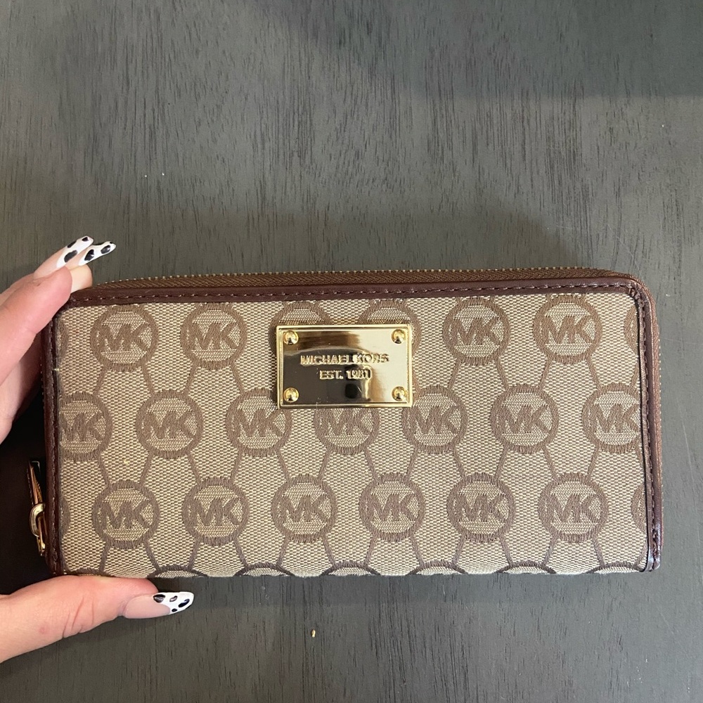 Michael kors wallet